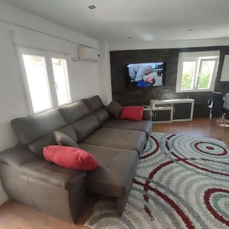 Cerca De Basilica De Pilar